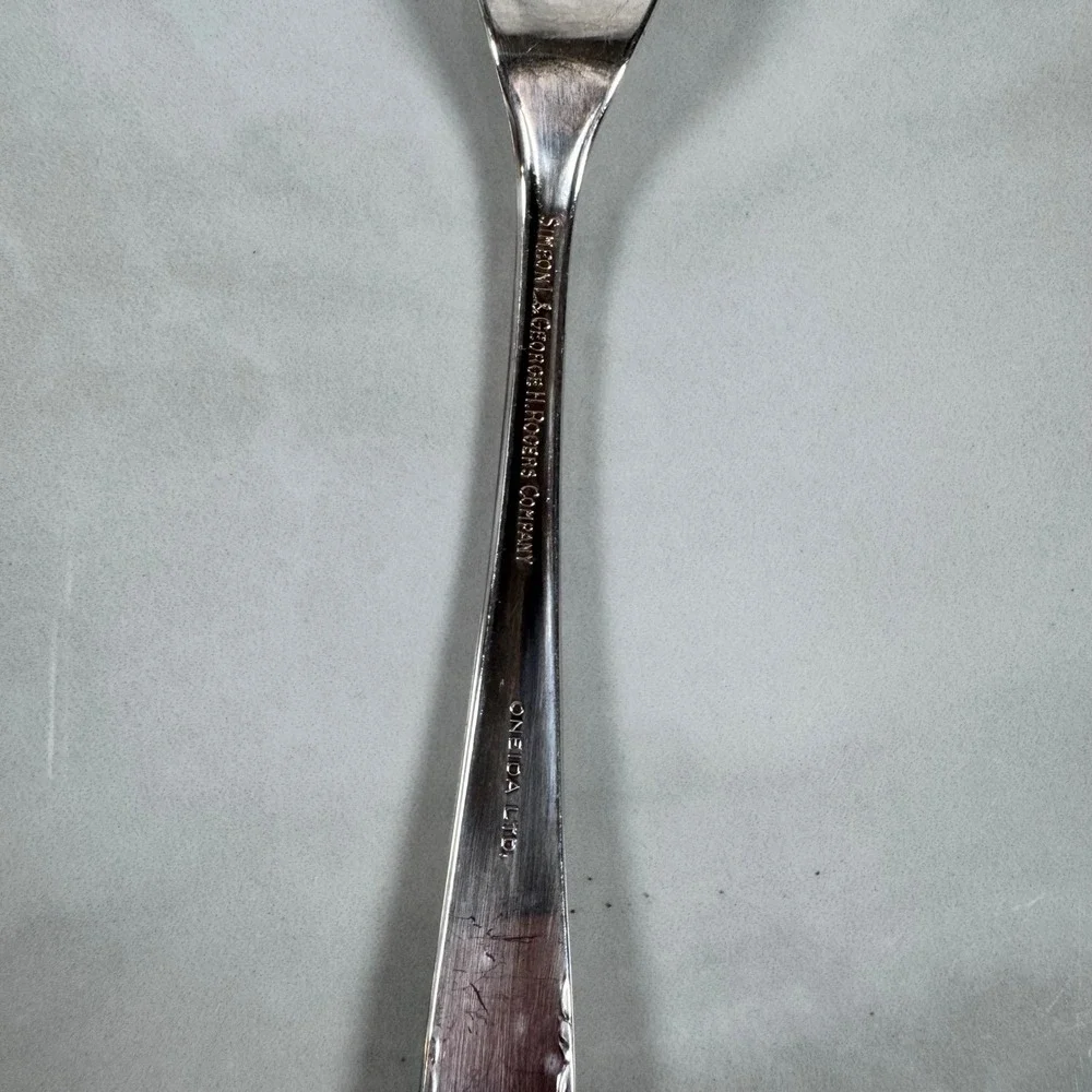 Vintage Oneida Simeon L & George H Rogers Silver Plated‎ Master Butter Knife